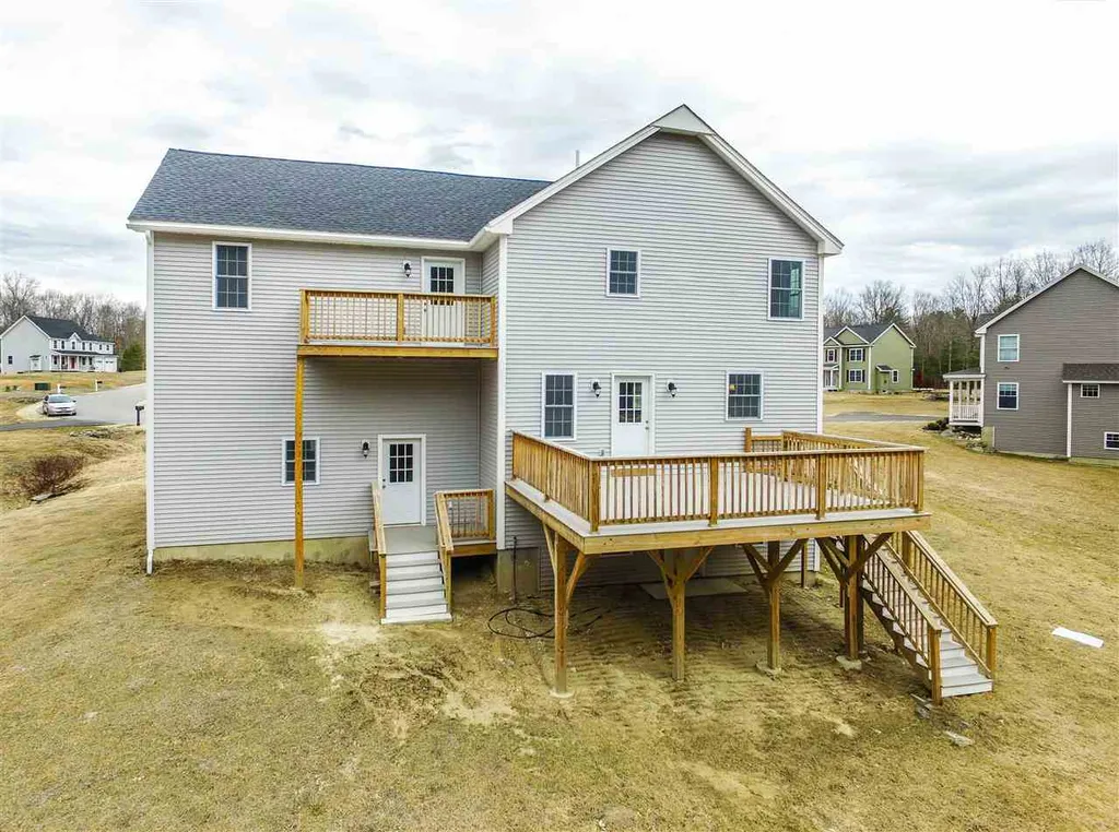 30 Chestnut Way Lee NH 03861