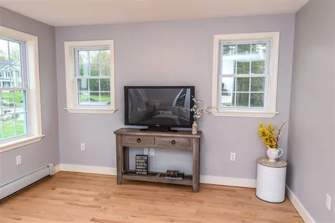 30 Chestnut Way Lee NH 03861
