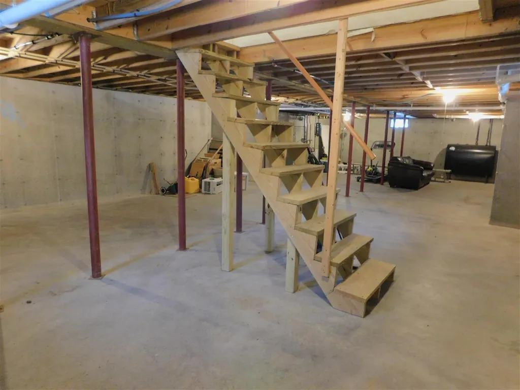 33 Uhlman Drive Thornton NH 03285