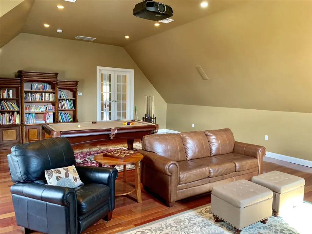 7 Lamplighter Lane Salem NH 03079