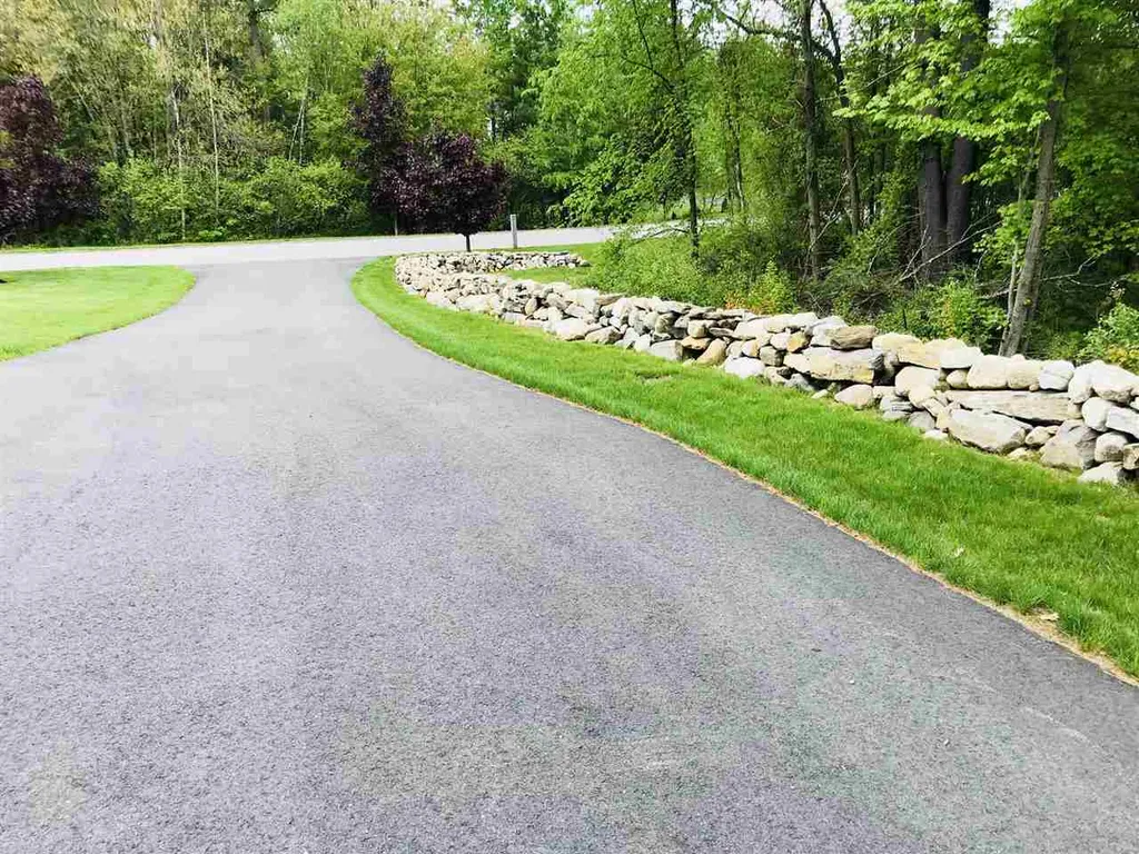 7 Lamplighter Lane Salem NH 03079