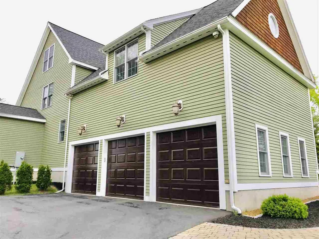 7 Lamplighter Lane Salem NH 03079