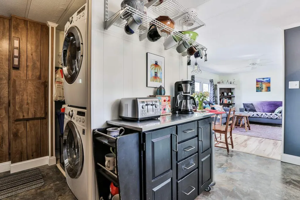 18 Riverside Drive Raymond NH 03077