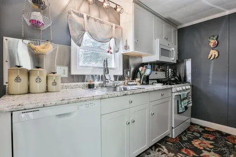 18 Riverside Drive Raymond NH 03077