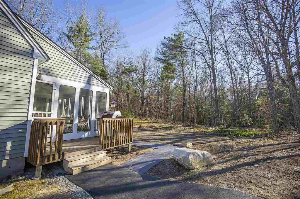 26 Casey Drive Hooksett NH 03106