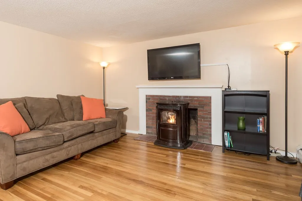 7 Stevens Road North Hampton NH 03862
