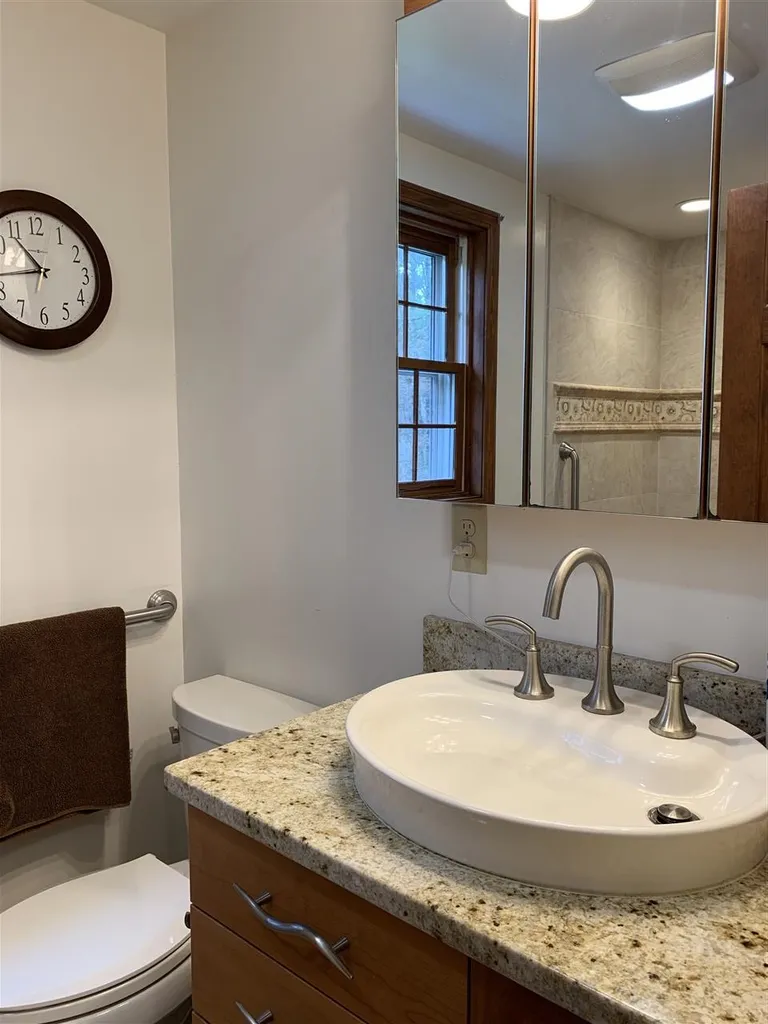 7 Coleman Place Londonderry NH 03053