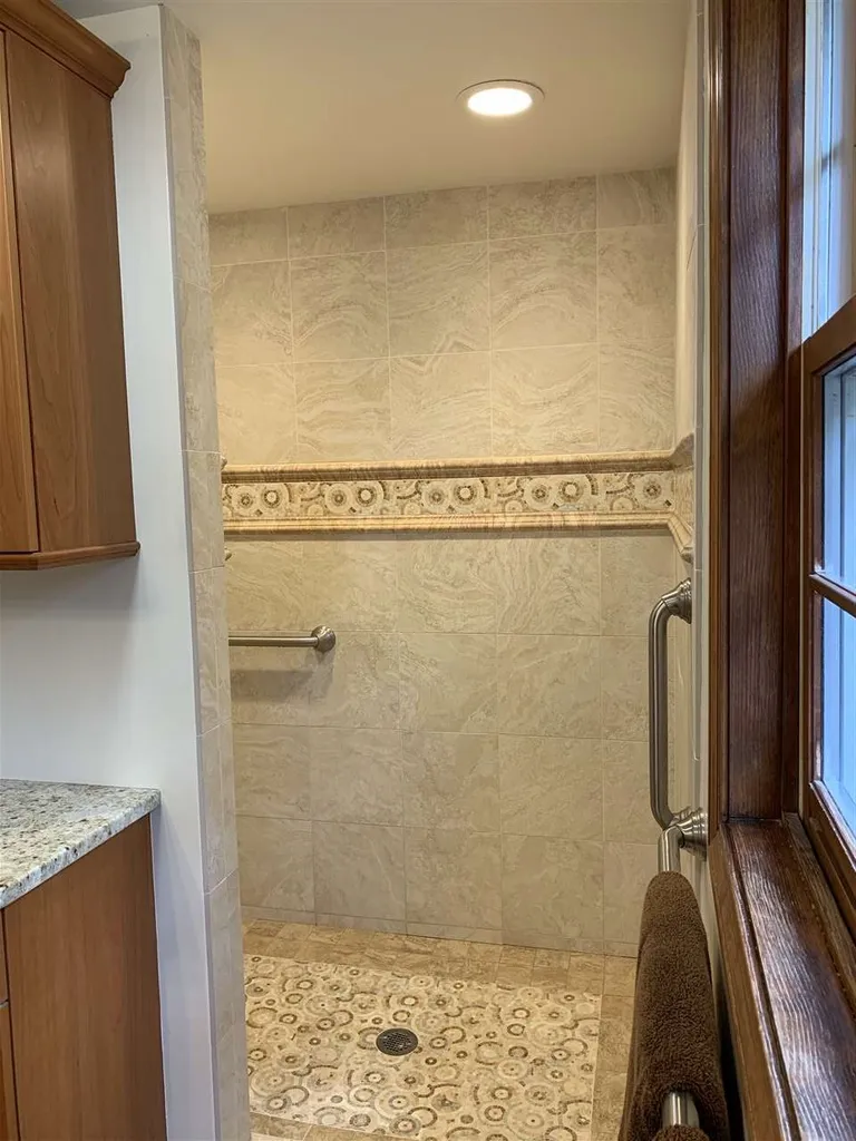 7 Coleman Place Londonderry NH 03053