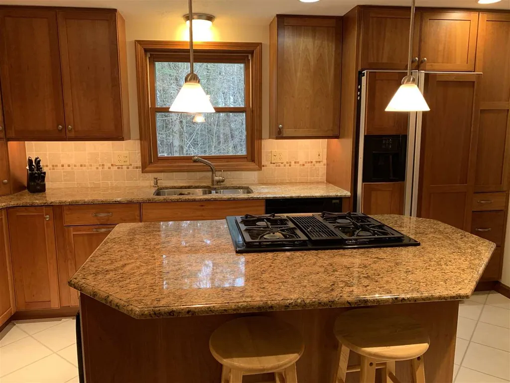 7 Coleman Place Londonderry NH 03053