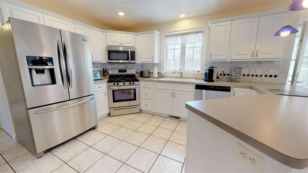 14 Sparrow Lane York ME 03909