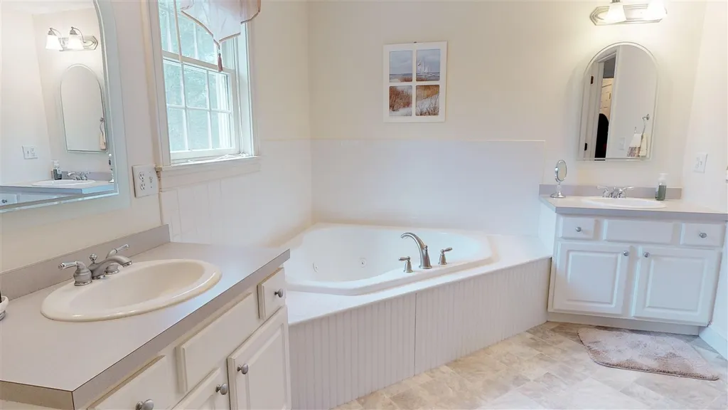 14 Sparrow Lane York ME 03909