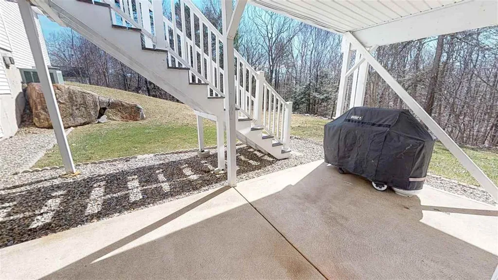 14 Sparrow Lane York ME 03909