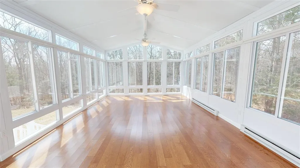 14 Sparrow Lane York ME 03909