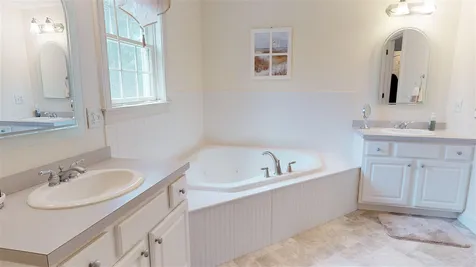 14 Sparrow Lane York ME 03909