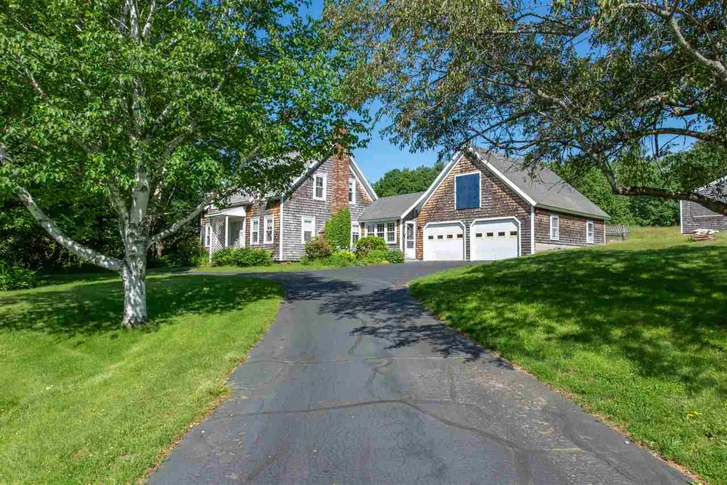 97 Mast Road Lee NH 03861