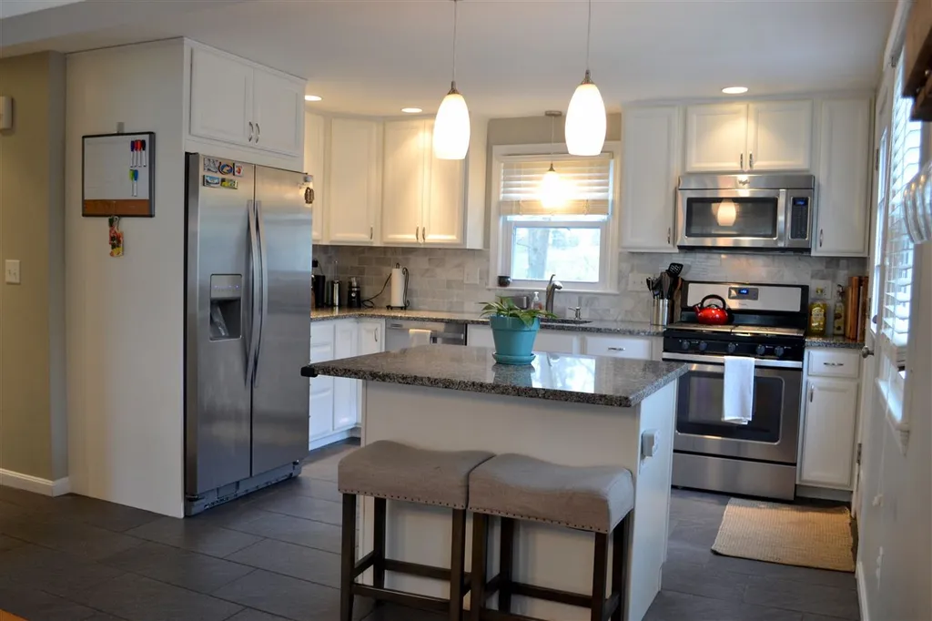8 Westhill Drive Nashua NH 03062