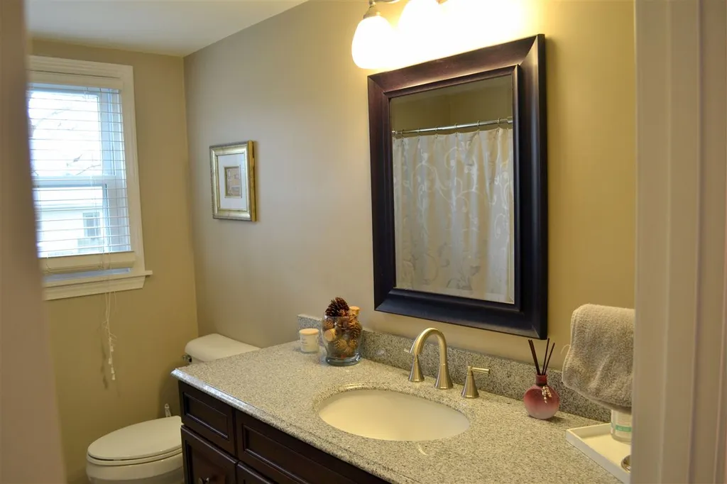 8 Westhill Drive Nashua NH 03062