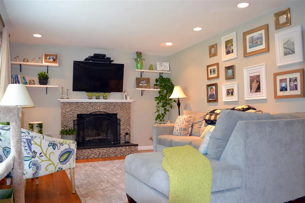 8 Westhill Drive Nashua NH 03062