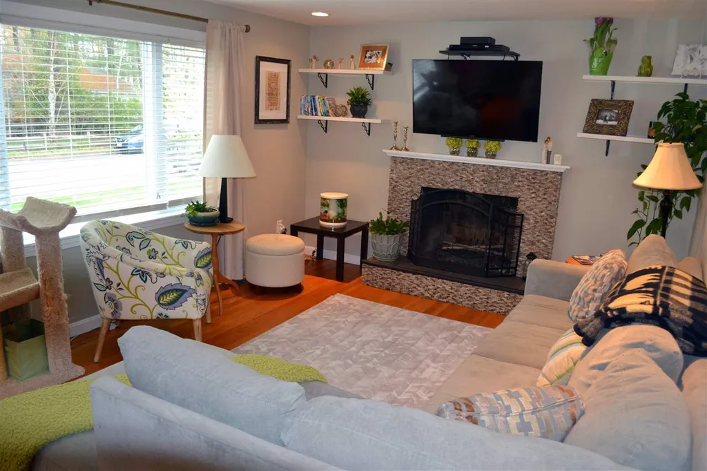 8 Westhill Drive Nashua NH 03062