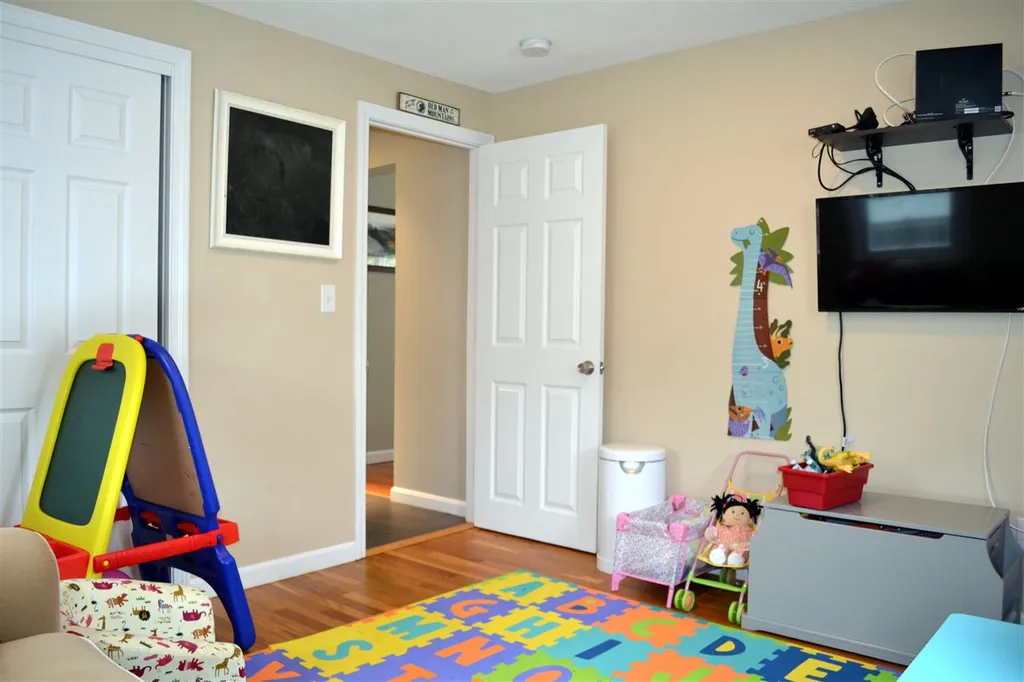 8 Westhill Drive Nashua NH 03062