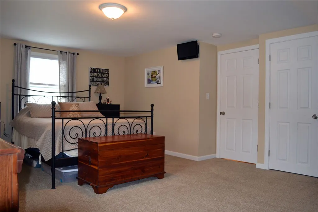 8 Westhill Drive Nashua NH 03062