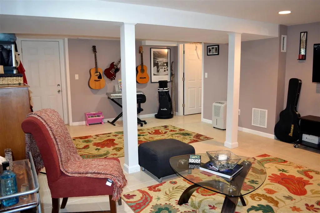 8 Westhill Drive Nashua NH 03062