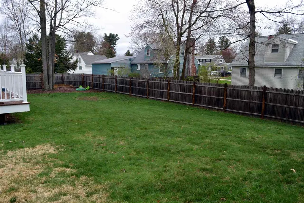 8 Westhill Drive Nashua NH 03062