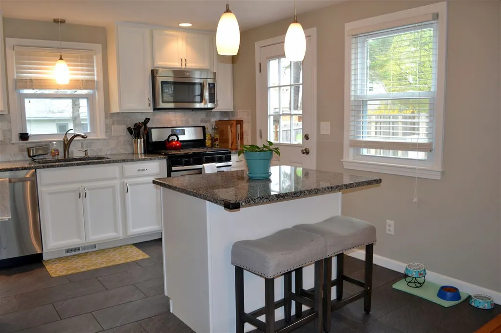 8 Westhill Drive Nashua NH 03062