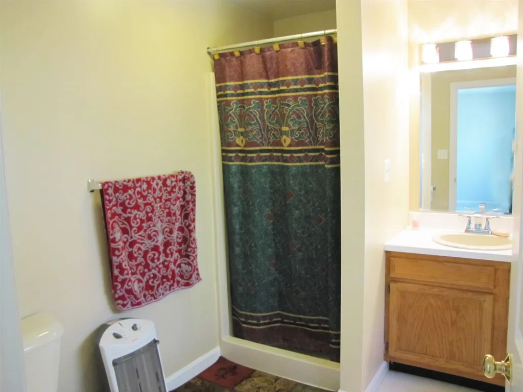 8 Whittier Lane Lee NH 03861
