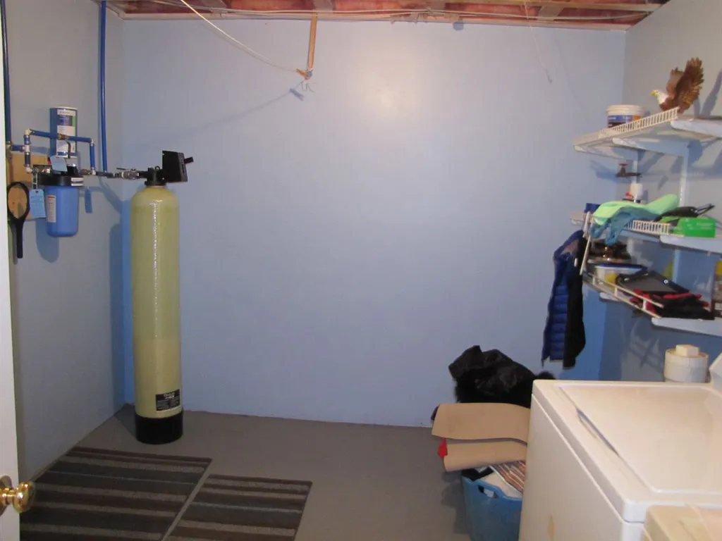 8 Whittier Lane Lee NH 03861
