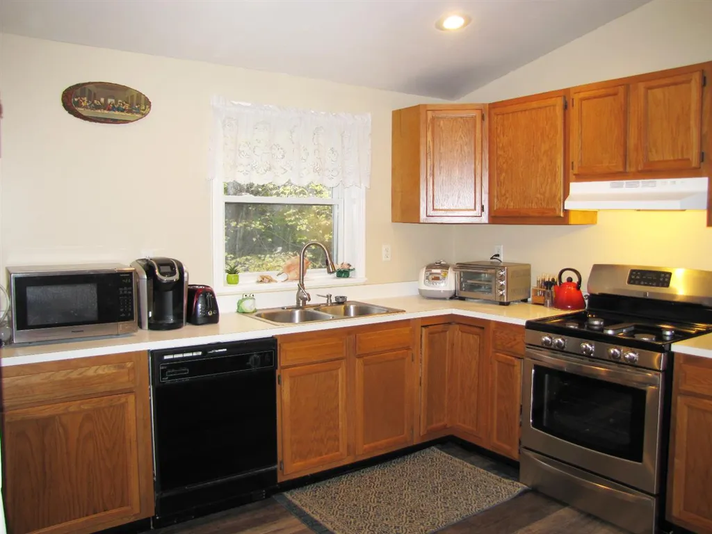 8 Whittier Lane Lee NH 03861