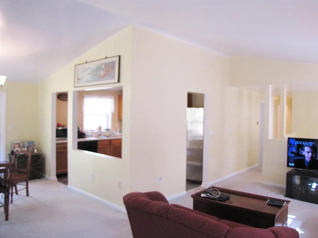 8 Whittier Lane Lee NH 03861