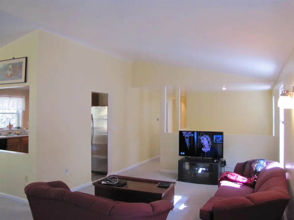 8 Whittier Lane Lee NH 03861
