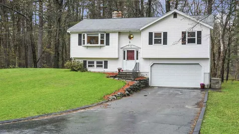 25 Circle Drive Litchfield NH 03052