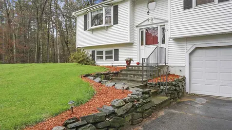 25 Circle Drive Litchfield NH 03052