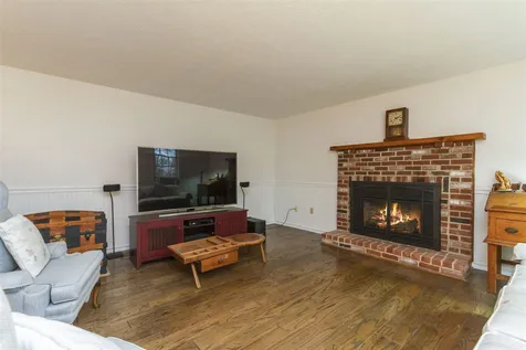 129 Wallace Road Goffstown NH 03045