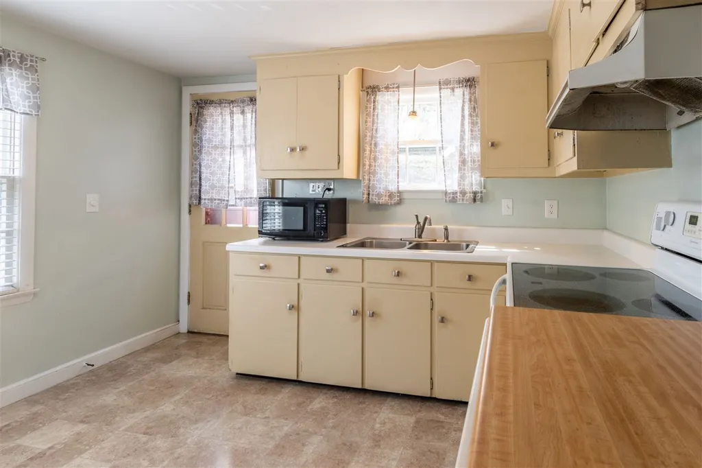 9 Fairmount Street Nashua NH 03064