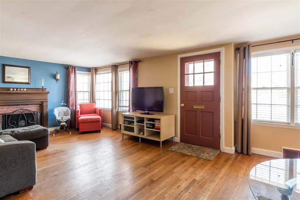 9 Fairmount Street Nashua NH 03064