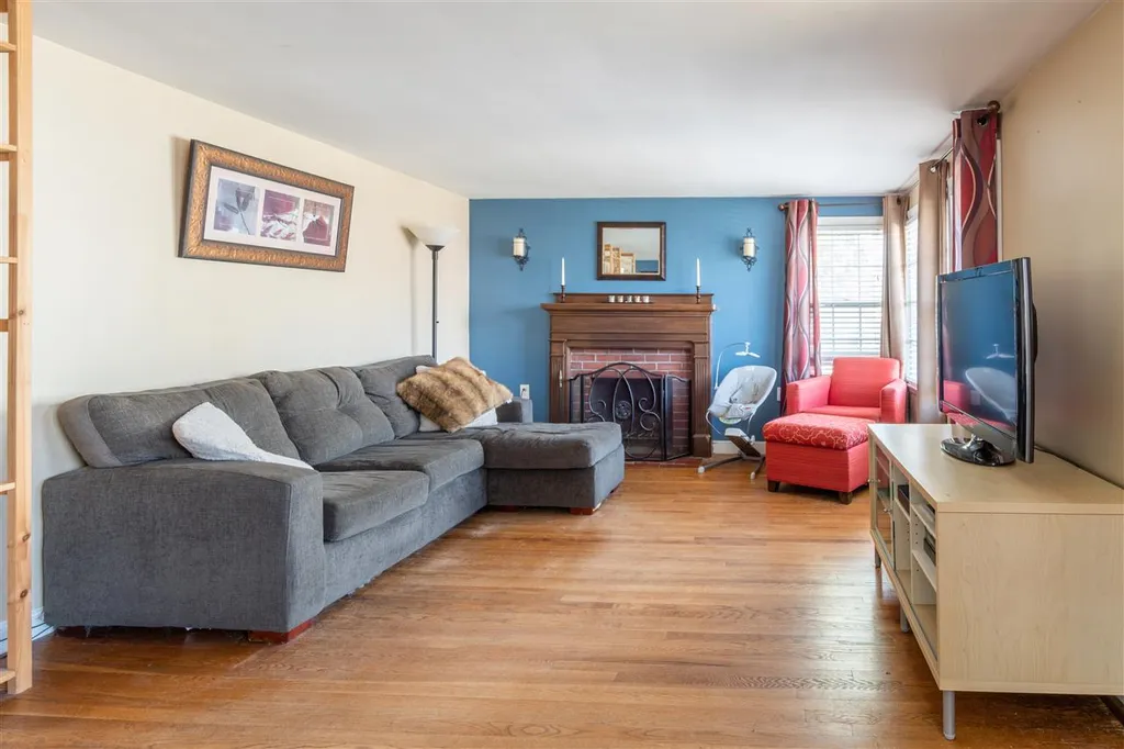 9 Fairmount Street Nashua NH 03064