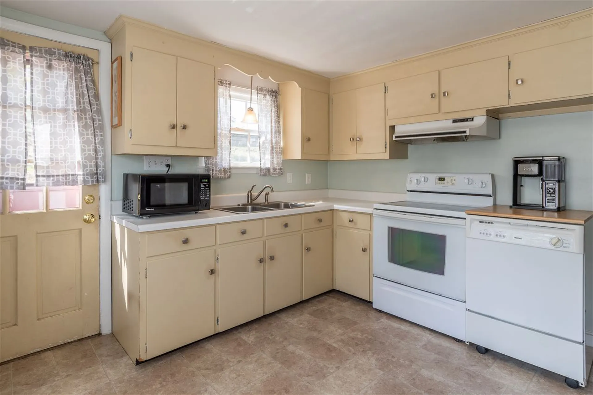9 Fairmount Street Nashua NH 03064