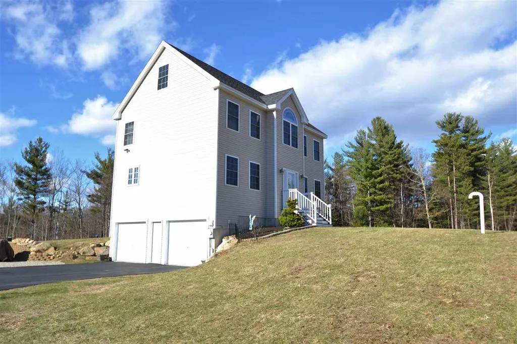 9 October Way Barrington NH 03825