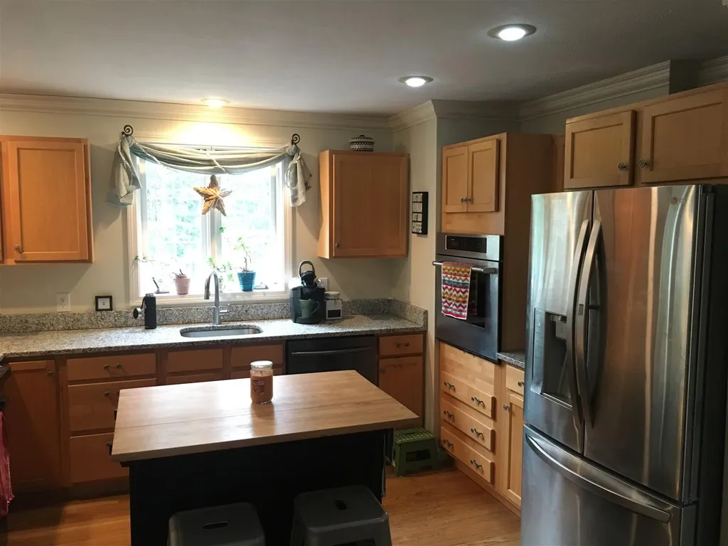 14 Cross Drive Brentwood NH 03833
