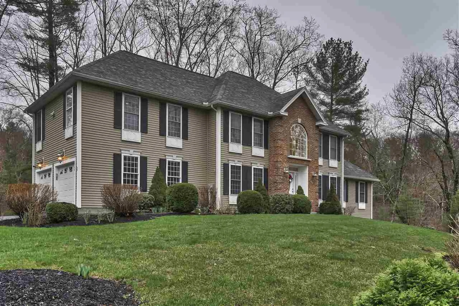 2 Twin Brook Lane Bedford NH 03110