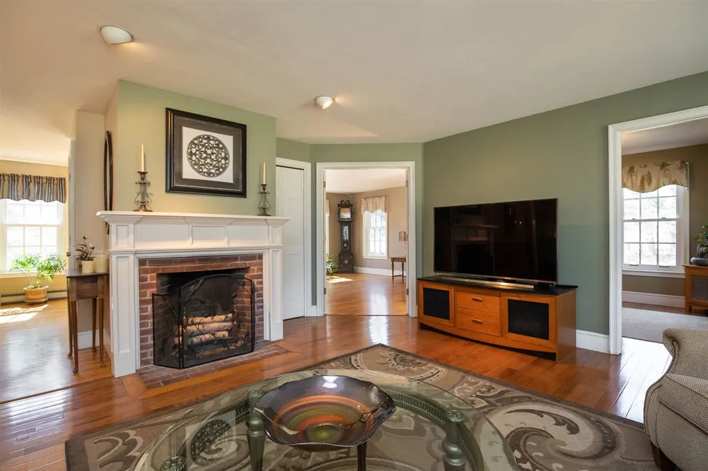 10 Reyners Brook Drive Dover NH 03820