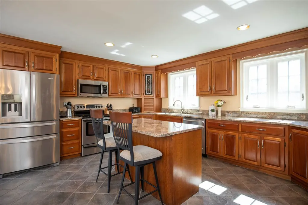 10 Reyners Brook Drive Dover NH 03820
