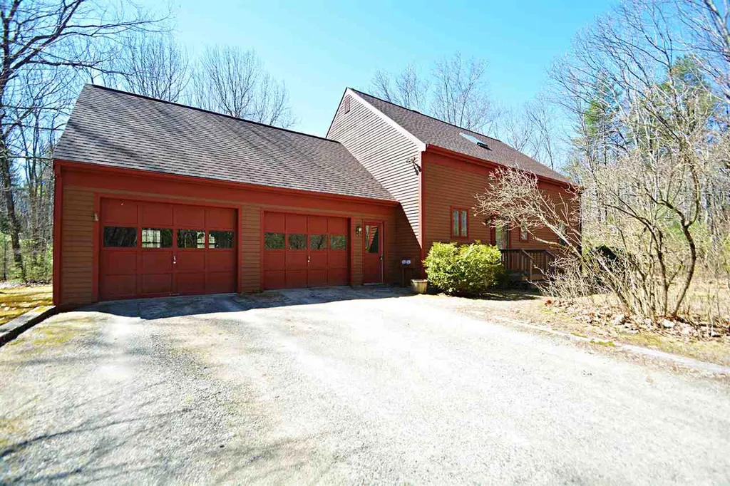 53 Belle Lane Lee NH 03861