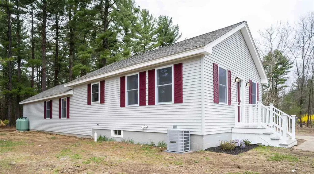 13 Crane Crossing Road Newton NH 03858