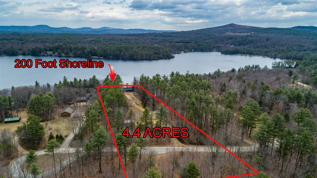 27 Halfmoon Bay Drive Barnstead NH 03225