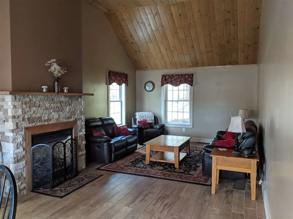 27 Halfmoon Bay Drive Barnstead NH 03225