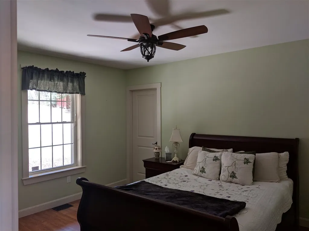 27 Halfmoon Bay Drive Barnstead NH 03225